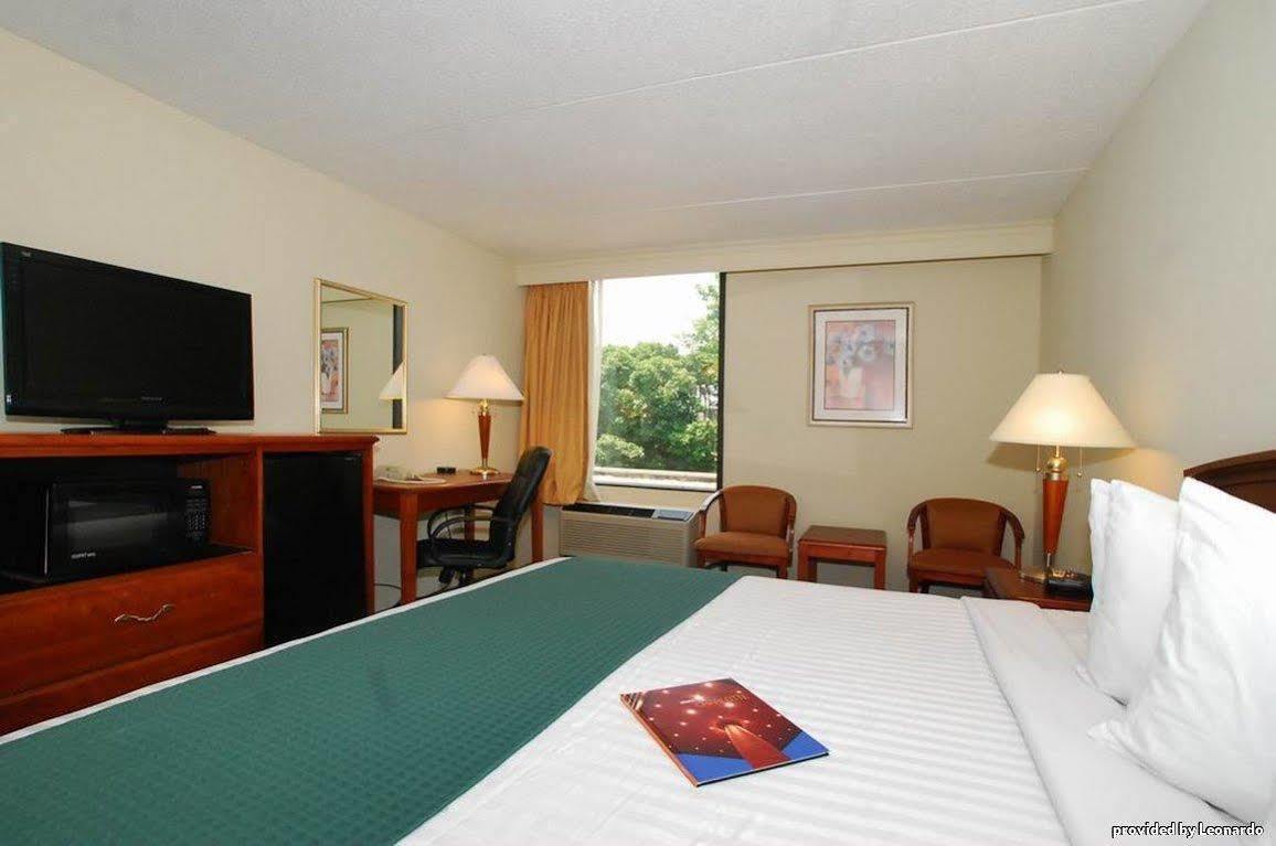 Best Western Sterling Hotel - Charlotte Zimmer foto